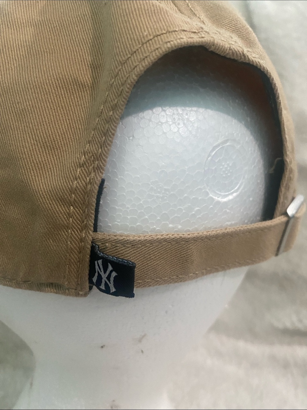 🆕⚾️47  New York Yankees Clean Up Adjustable Hat - Khaki & Navy - Picture 5 of 7
